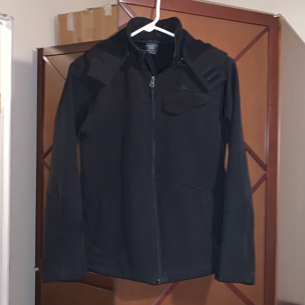 Boys lightweight jacket with detachable hood.